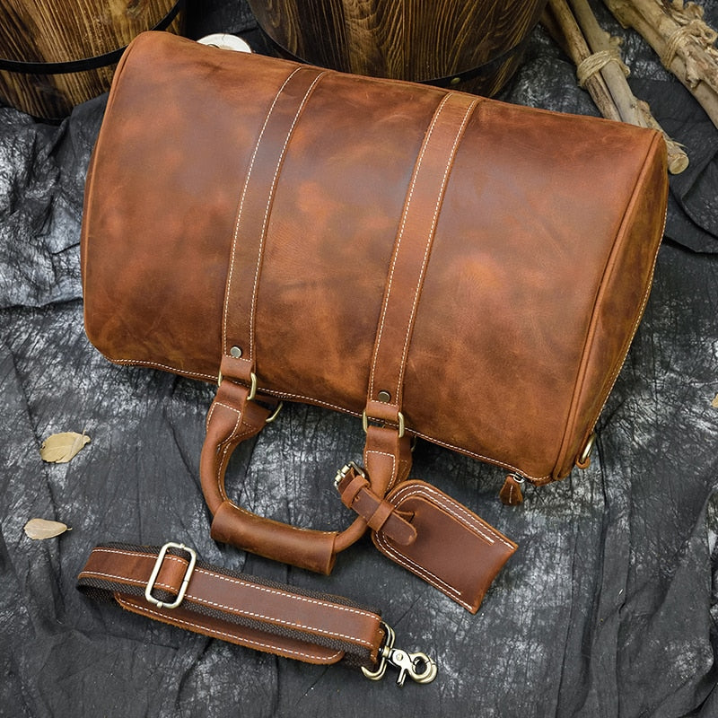 Travel bag for men / women in genuine leather. Versatile for any occasion for him and her for strong characters.