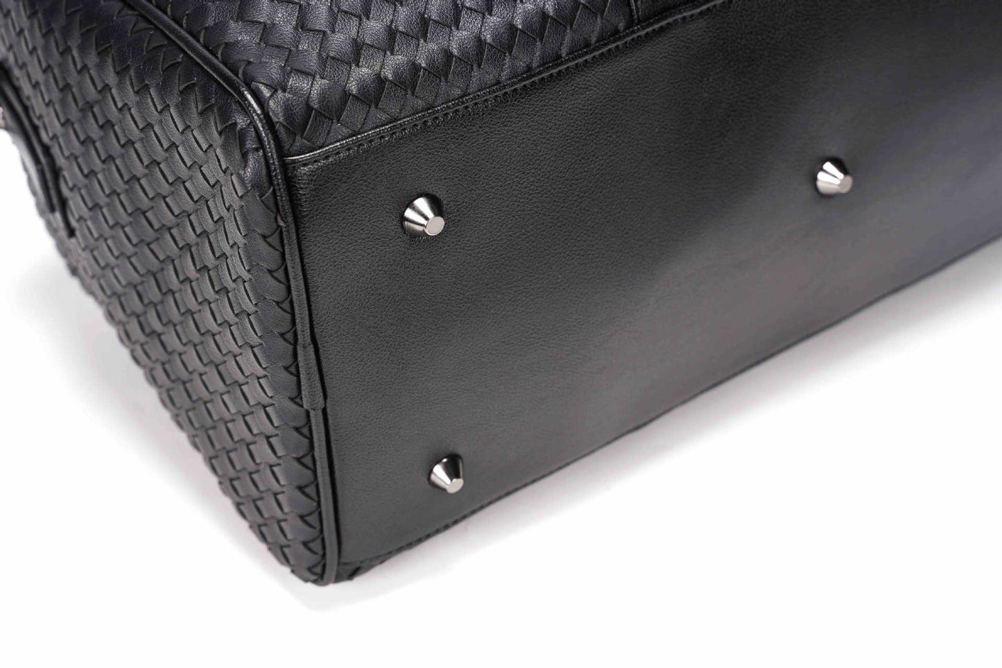 Travel bag in woven leather, large capacity man / woman. Very versatile to use on any occasion.