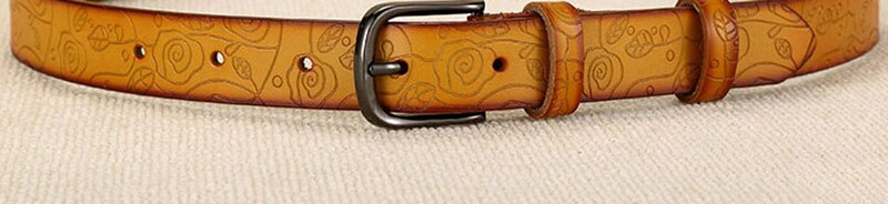 Woman belt with floral motif genuine leather, metal pin buckle 28mm wide. Beautiful in different unmissable colors.