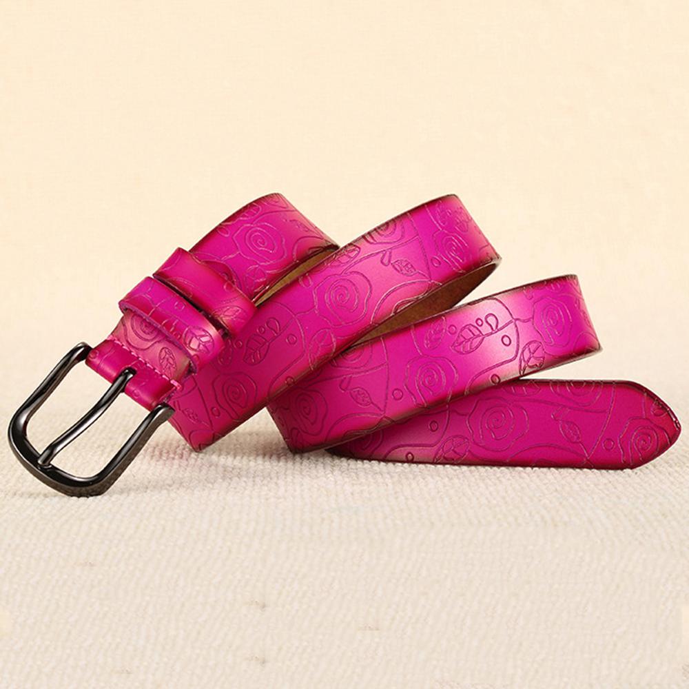 Cinturón de mujer con motivo floral en piel genuina, hebilla ardillón de metal de 28mm de ancho. Hermosos en diferentes colores imperdibles.